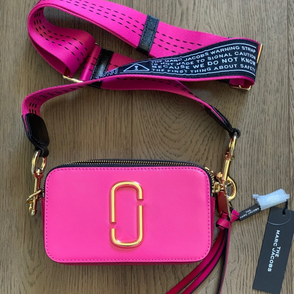 NEW Marc Jacobs neon hot pink snap shot bag